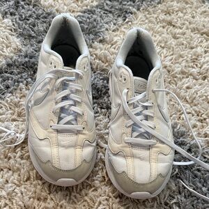 Women’s Nike air max dawn size 7.5